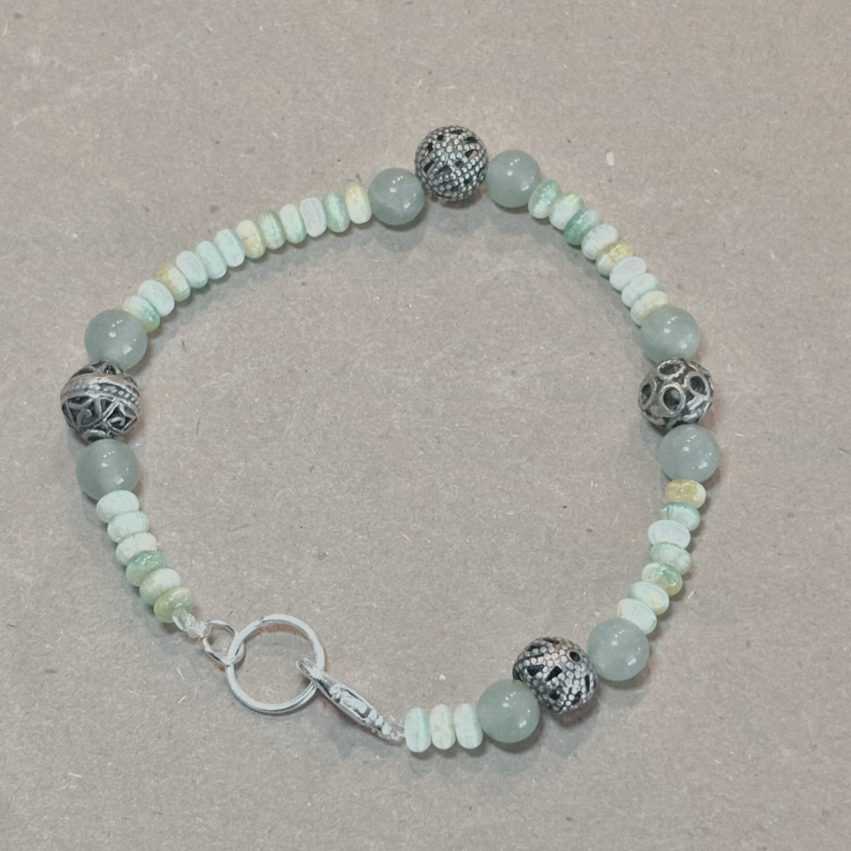 Pulsera de Jade, Cristales y Plata Quemada – Energía, Armonía y Protección (Pieza Única)